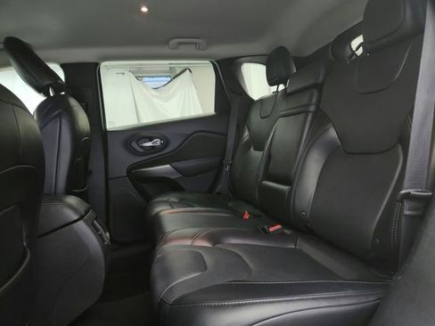 Used 2019 Jeep Cherokee Limited image 19