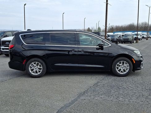 Used 2025 Chrysler Pacifica Select FWD image 7