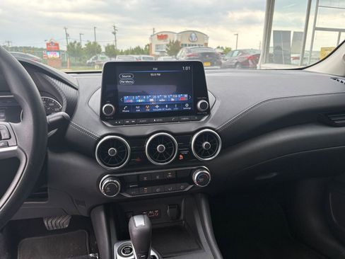 Used 2025 Nissan Sentra SV FWD image 17