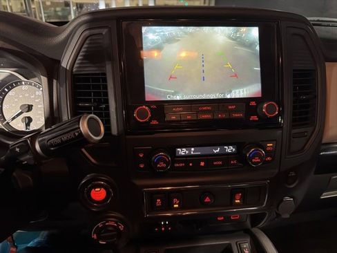 Used 2022 Nissan Titan SV w/ SV Convenience Package image 24