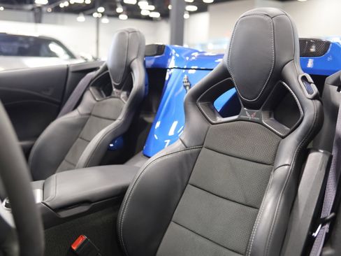 Used 2015 Chevrolet Corvette Z06 w/ 3LZ Preferred Equipment Group image 17