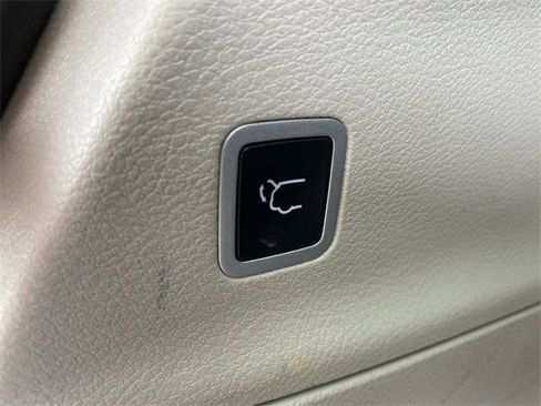 Used 2023 Chrysler Pacifica Limited image 25