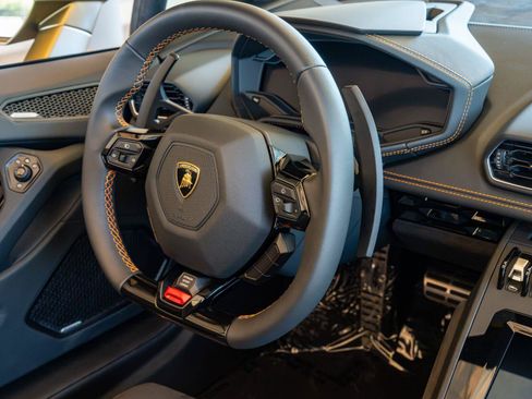 Used 2023 Lamborghini Huracan EVO RWD image 71