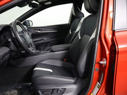 Used 2025 Toyota Camry SE image 14