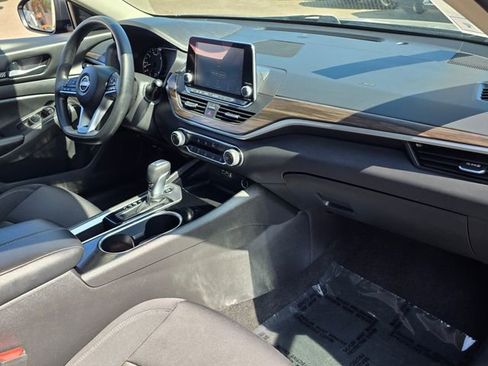 Used 2024 Nissan Altima 2.5 SV image 8