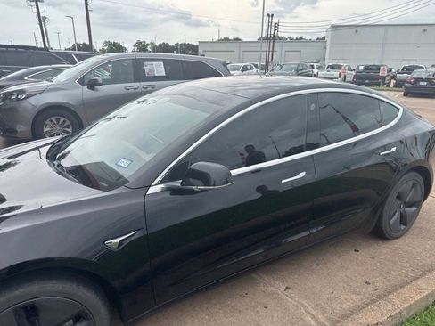 Used 2019 Tesla Model 3 Standard Range RWD image 2
