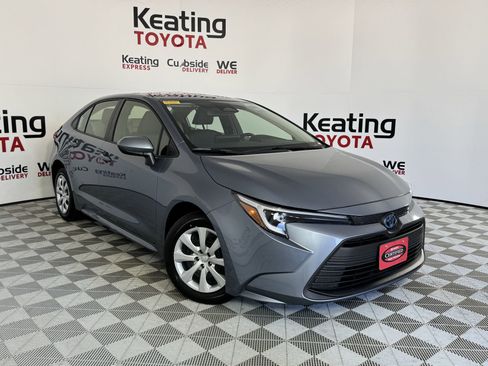 Certified 2025 Toyota Corolla LE FWD image 3
