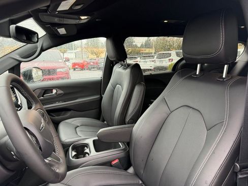 New 2026 Chrysler Pacifica Select FWD image 15