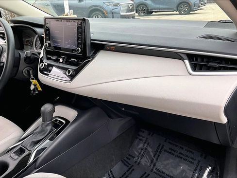 Used 2022 Toyota Corolla LE image 24