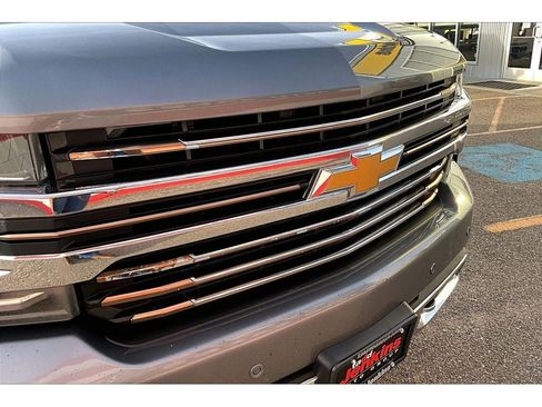 Used 2020 Chevrolet Silverado 1500 High Country image 32