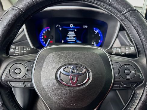 Used 2022 Toyota Corolla Cross XLE image 16
