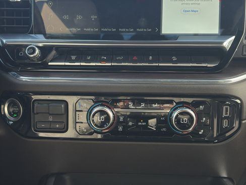 Used 2024 GMC Sierra 3500 SLT w/ SLT Premium Package image 19