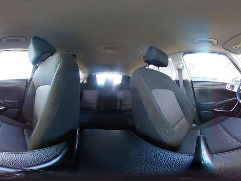Used 2025 Kia Soul LX w/ LX Technology Package FWD image 39