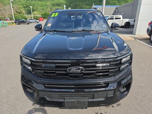 Used 2025 Ford Expedition Platinum w/ Stealth Performance Package AWD/4WD image 9
