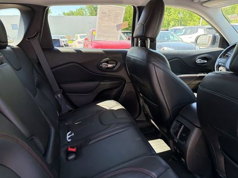 Used 2021 Jeep Cherokee Trailhawk AWD/4WD image 16