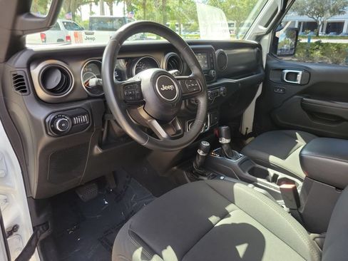 Used 2019 Jeep Wrangler Sport AWD/4WD image 11