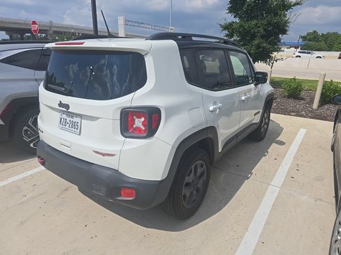 Used 2018 Jeep Renegade Trailhawk w/ UConnect 8.4 Nav Group AWD/4WD image 4