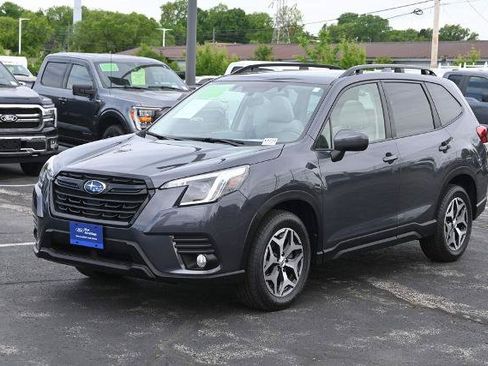 Used 2022 Subaru Forester Premium AWD/4WD image 5