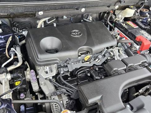 Used 2021 Toyota RAV4 XLE image 17