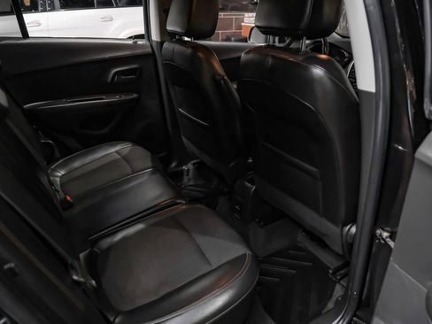 Used 2022 Chevrolet Trax LT w/ LT Convenience Package image 29