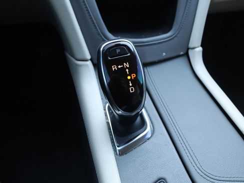 Used 2017 Cadillac XT5 Luxury w/ Driver Awareness Package image 28