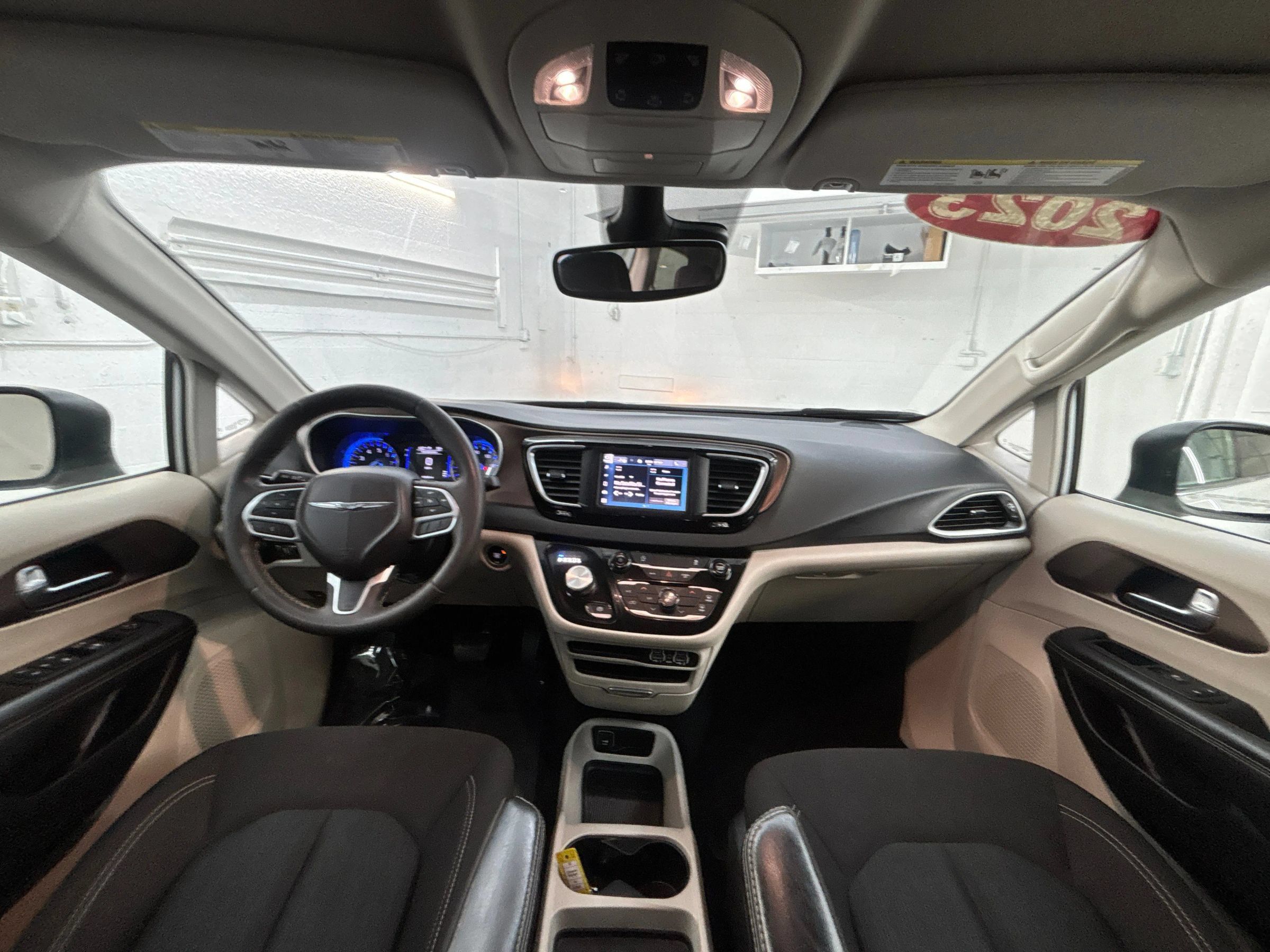 Used 2023 Chrysler Voyager LX FWD image 17