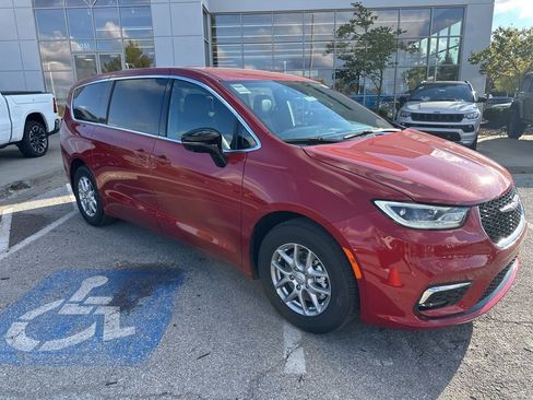 New 2026 Chrysler Pacifica Select image 41