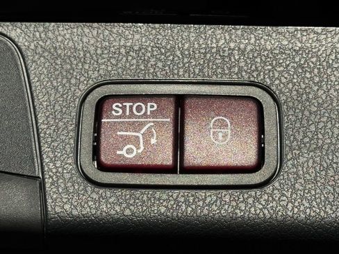 Certified 2025 Mercedes-Benz GLB 35 AMG 4MATIC image 15