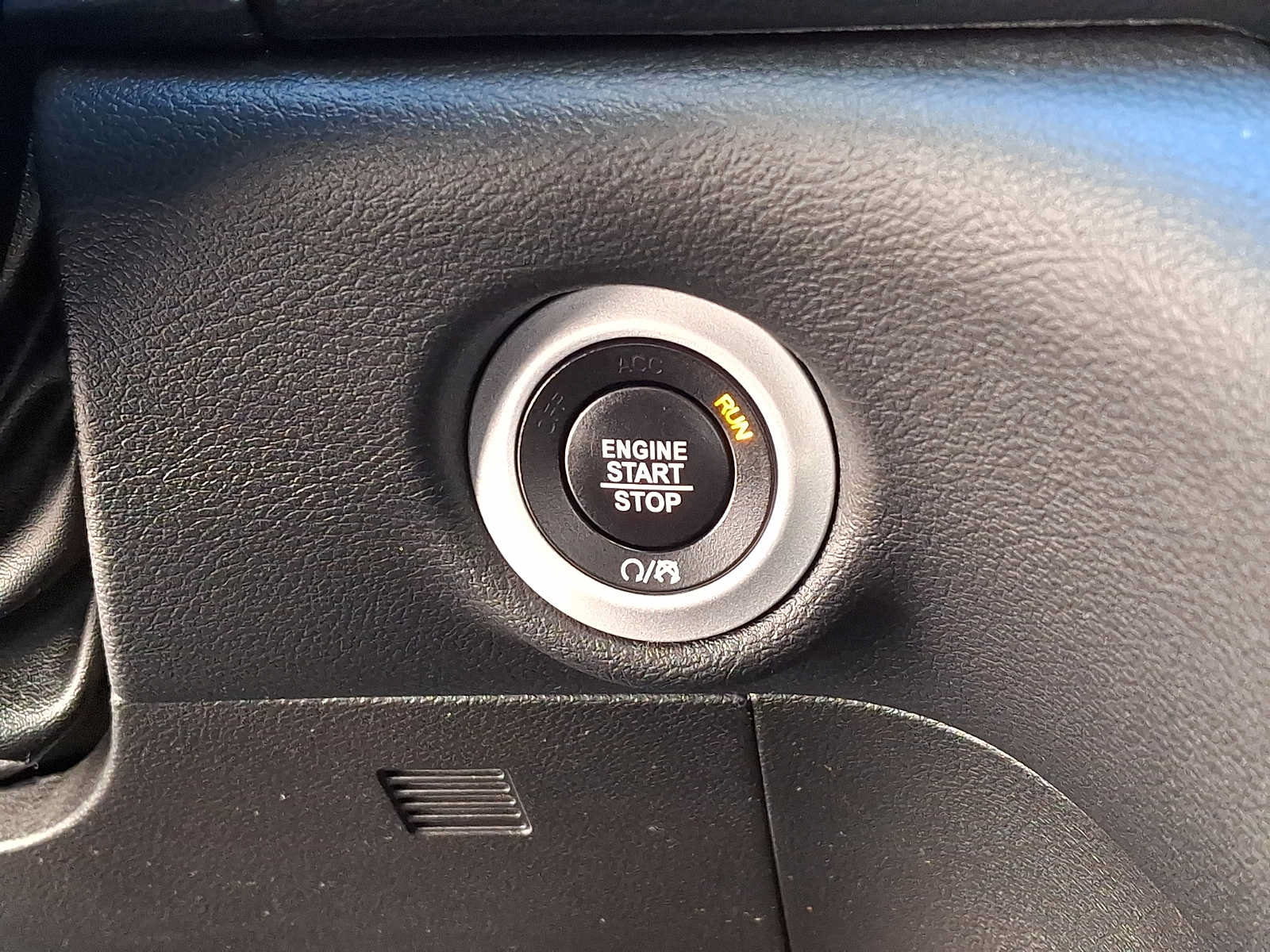 Used 2019 Chrysler Pacifica Touring-L FWD image 27