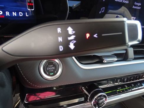 Used 2025 Chevrolet Equinox LT w/ Safety and Technology Package image 18