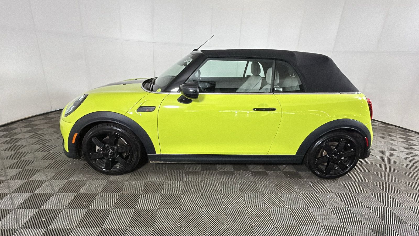 Used 2024 MINI Cooper S w/ Signature Upholstery Package FWD image 7