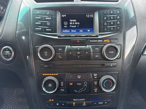 Used 2017 Ford Explorer XLT AWD/4WD image 27