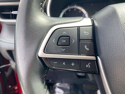 Used 2022 Toyota Highlander XLE AWD/4WD image 14