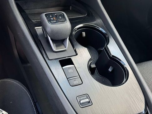 Used 2025 Nissan Rogue SV FWD image 28