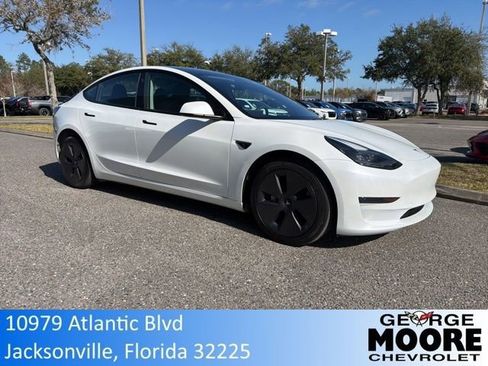 Used 2023 Tesla Model 3 Standard Range image 1