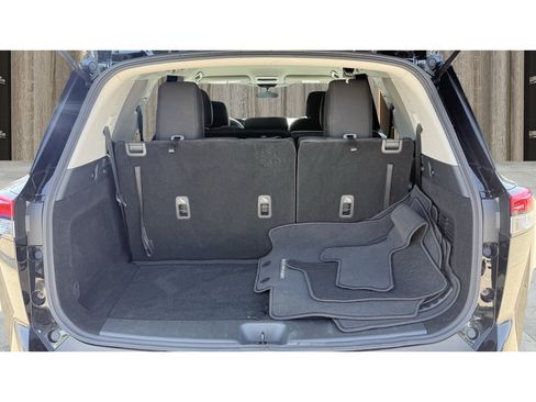 Used 2025 Nissan Pathfinder S FWD image 13