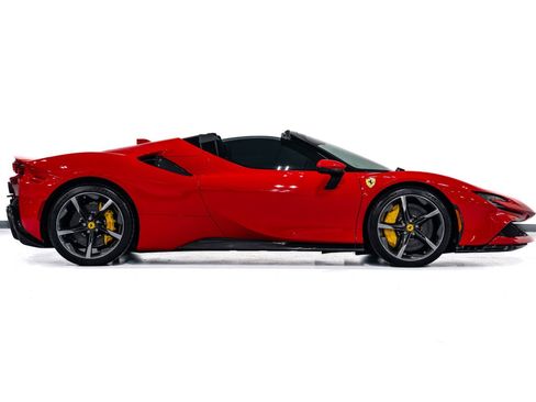 Used 2024 Ferrari SF90 Spider image 13