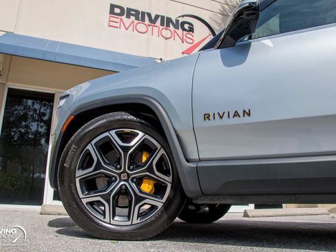 Used 2025 Rivian R1S Premium AWD/4WD image 30