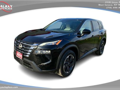 Used 2025 Nissan Rogue SV image 1