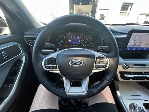 Used 2023 Ford Explorer XLT w/ Equipment Group 202A AWD/4WD image 14