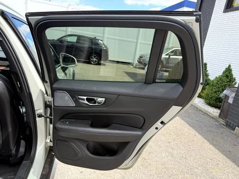 Used 2020 Volvo V60 T5 Cross Country image 26