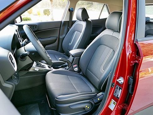 New 2025 Hyundai Venue Limited image 18