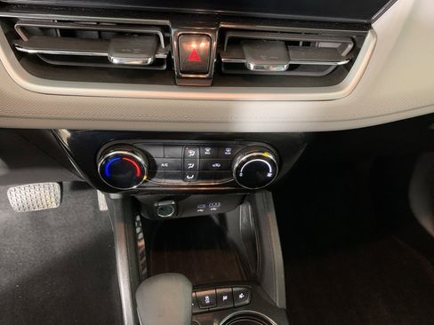 Used 2025 Chevrolet TrailBlazer LT image 24