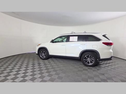 Used 2019 Toyota Highlander XLE FWD image 44