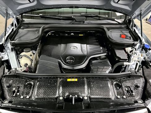 Used 2025 Mercedes-Benz GLS 450 4MATIC image 32