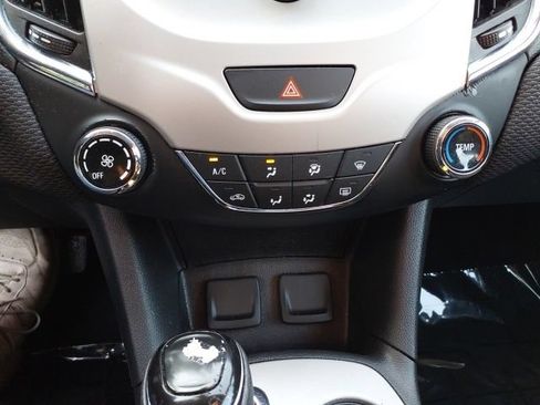 Used 2017 Chevrolet Cruze LS FWD image 21