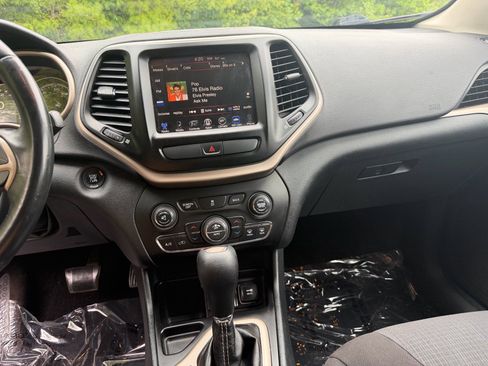 Used 2016 Jeep Cherokee Latitude w/ Comfort/Convenience Group FWD image 40