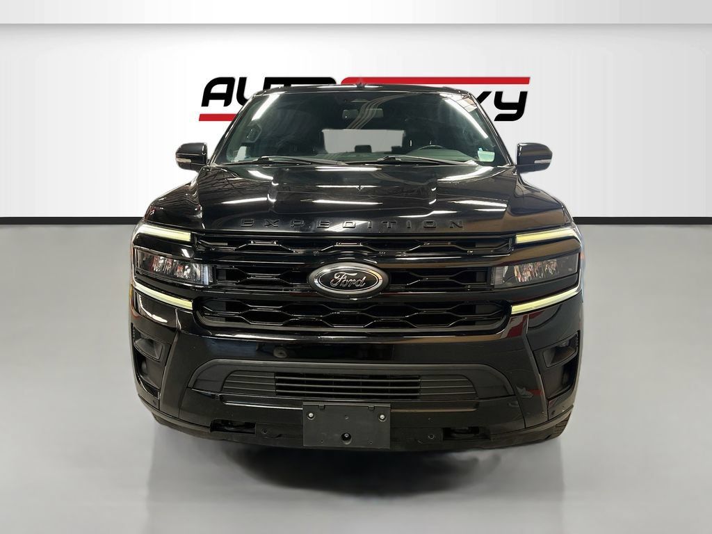 Used 2022 Ford Expedition Max Limited AWD/4WD image 2