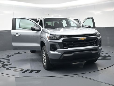 Used 2024 Chevrolet Colorado LT w/ LT Convenience Package II image 22