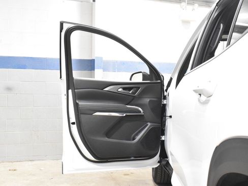 Used 2025 Chevrolet Traverse LT w/ LPO, Floor Liner Package AWD/4WD image 10